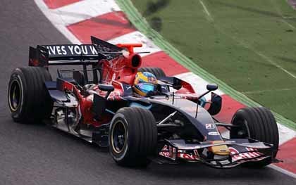 El Toro Rosso STR3 completa sus primeras vueltas