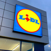Lidl tiene rebajado este cargador con carga inalámbrica: cuesta menos de 6 euros y también sirve como soporte