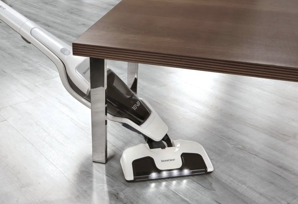 Esta aspiradora estilo Dyson de Lidl cuesta seis veces menos y es una de nuestras favoritas para limpiar la casa 