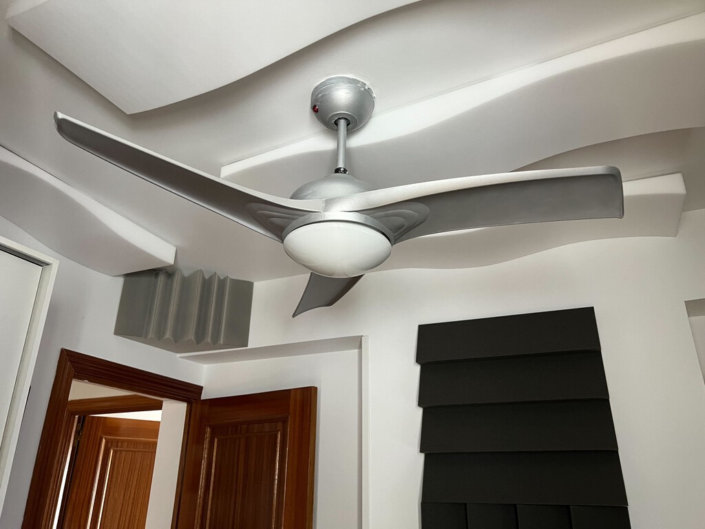 Estos son mis dispositivos, accesorios y trucos para no pasar calor mientras trabajo en verano: las recomendaciones de Xataka