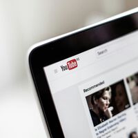 Netflix gasta 17.000 millones en producir contenido y a YouTube se lo hacen gratis. Y por eso YouTube está ganando la partida