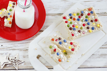 Recetas de navidad para hacer con niños. Turrón de chocolate blanco y Lacasitos
