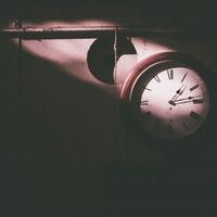Si te preguntas cómo cumplir tu trabajo sin alargar la jornada laboral, los expertos recomiendan evitar las "trampas de tiempo" 