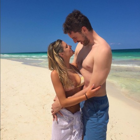 Pau Gasol está enamoradito y Emma Roberts ya no tanto