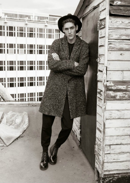 Espectacularmente minimalista es la campaña para el otoño-invierno 2015/2016 de la línea Black Label de Pull & Bear