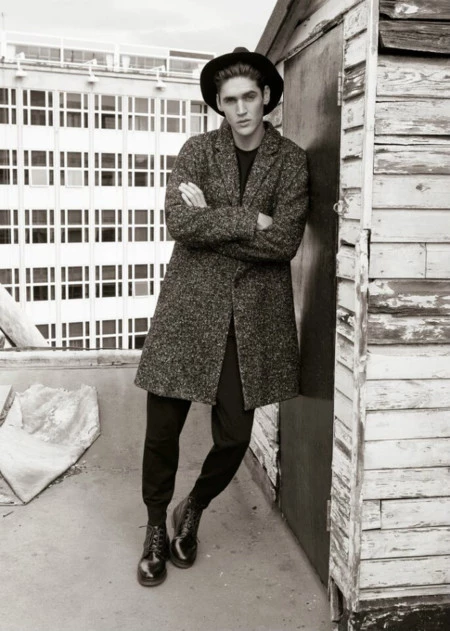 Espectacularmente minimalista es la campaña para el otoño-invierno 2015/2016 de la línea Black Label de Pull & Bear