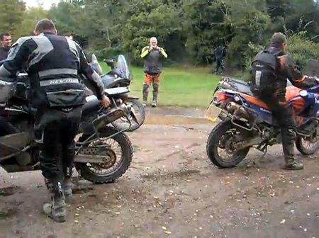 Cómo arrancar una KTM Adventure en caso de emergencia