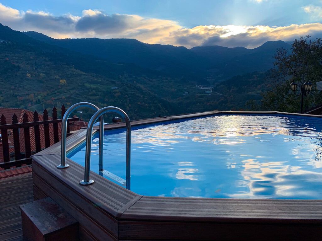 Cuál es la mejor hora para encender la depuradora de tu piscina si quieres ahorrar en la factura de la luz este mes de julio 