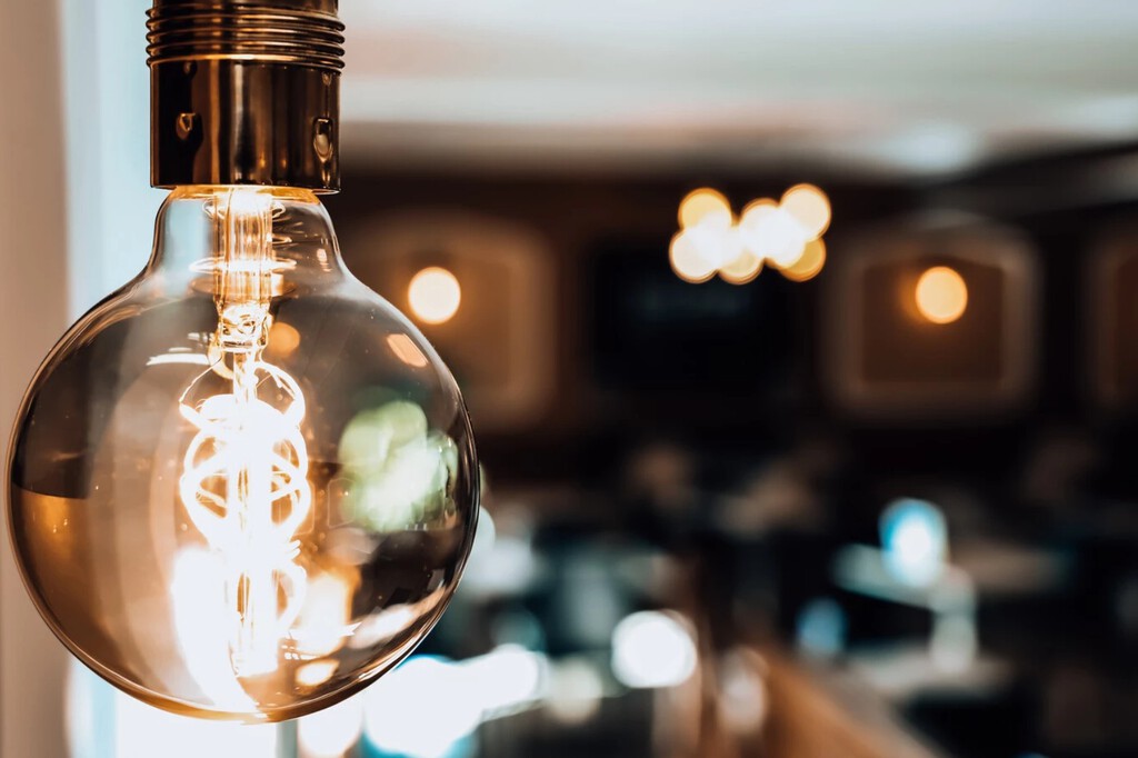 En marzo el precio de la luz se ha desplomado, pero si tienes este tipo de tarifa no podrás aprovecharlo 