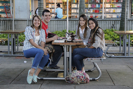 Miniempresas o empresas de estudiantes ¿pero qué broma es ésta?