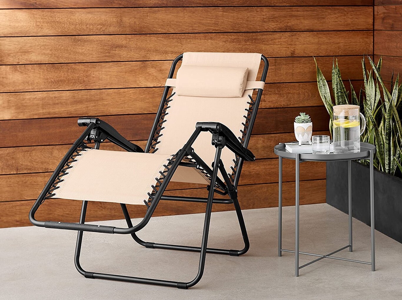 Esta es la silla de jardín más vendida de Amazon con reposacabezas