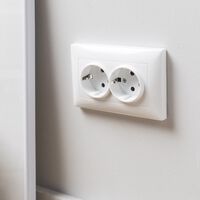 Sin obras ni electricistas: esta es la solución para duplicar los enchufes en casa de forma fácil y barata 