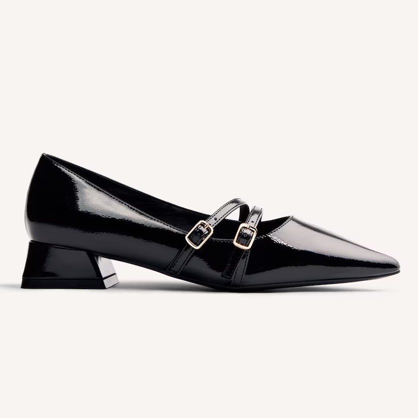 Zapatos de salón con efecto charol y hebillas de Gioseppo 