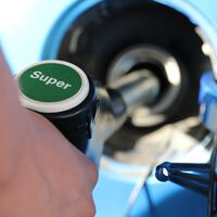 Después de las ayudas anunciadas por el Gobierno, algunas gasolineras low cost han subido el precio de sus combustibles 