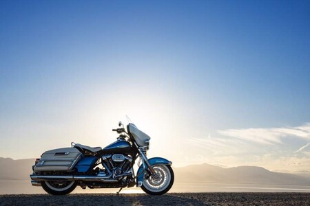Harley-Davidson Electra Glide: la moto más clásica de Milwaukee es pura esencia custom, por 34.500 euros