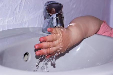 ¿Cómo conseguir que los niños se laven las manos antes de comer? Una profesora lo consigue con un sencillo experimento