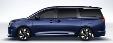 Espaciosa miniván ensamblada en México, no hay otra más barata y con motor híbrido que da 1,150 km por carga. Es para siete pasajeros 