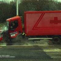 HT2-Matador es el bolardo per-fec-to para destrozar camiones de 7.200 kilos, y este vídeo lo demuestra