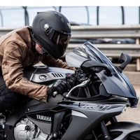 Los intercomunicadores en moto siguen en un limbo legal meses después de la promesa de la DGT