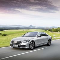 El nuevo Mercedes-Benz Clase S estrena nivel 3 de conducción autónoma, intrumentación 3D y hasta cinco pantallas