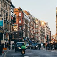 Casi 28 euros diarios por acceder al centro en coche: Londres activa el primer peaje urbano permanente
