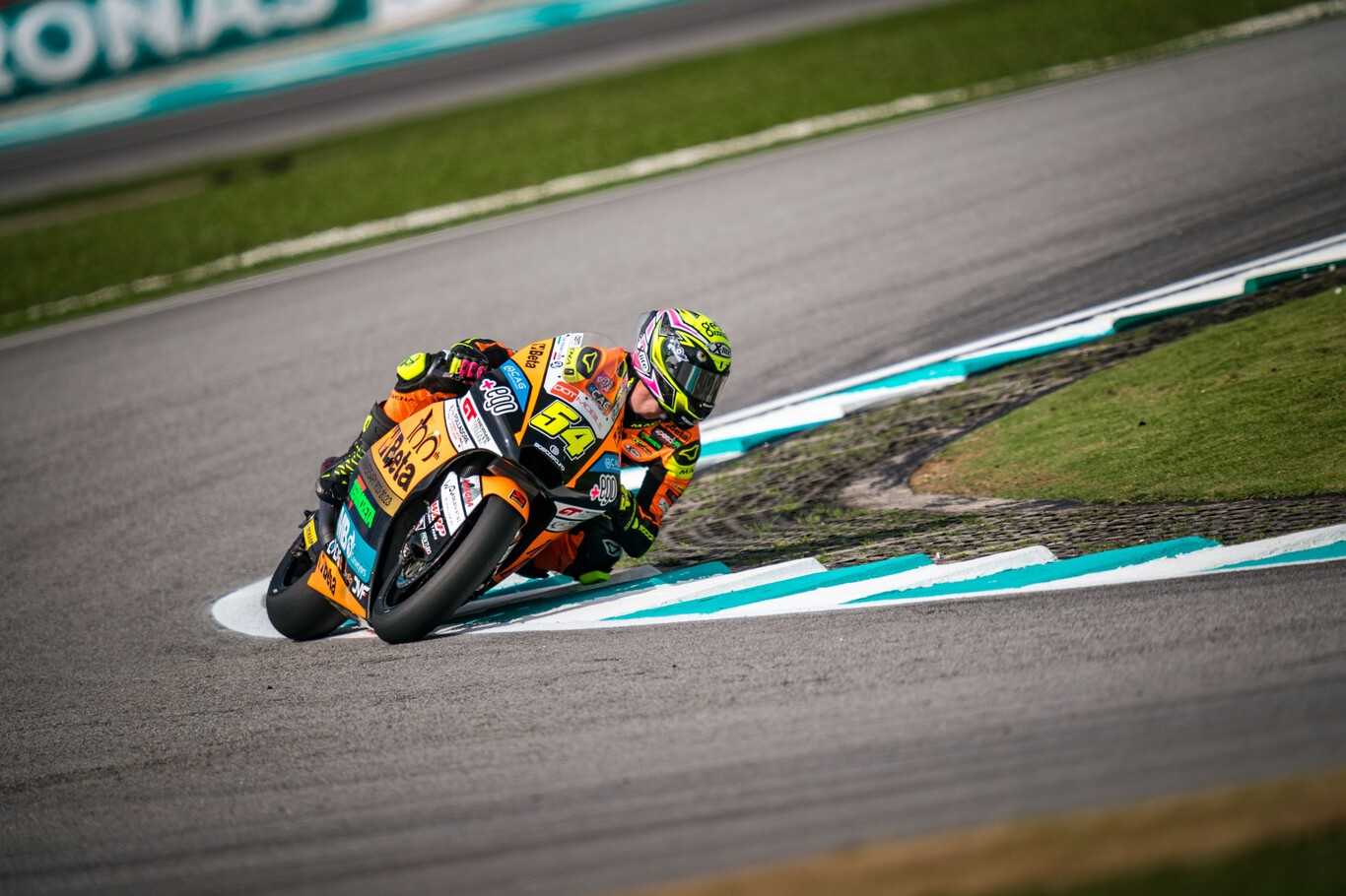 Fermín Aldeguer da en Sepang una exhibición que podría valer una Ducati de MotoGP; Pedro Acosta, campeón