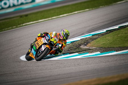 Fermín Aldeguer da en Sepang una exhibición que podría valer una Ducati de MotoGP; Pedro Acosta, campeón