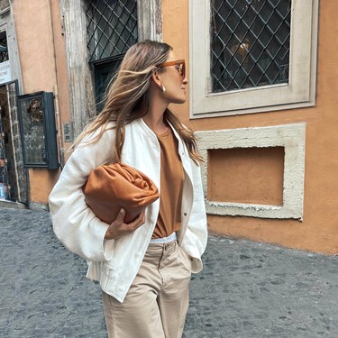 Acaban de llegar a Sfera los pantalones anchos de lino que no marcan nada y son fáciles de combinar 