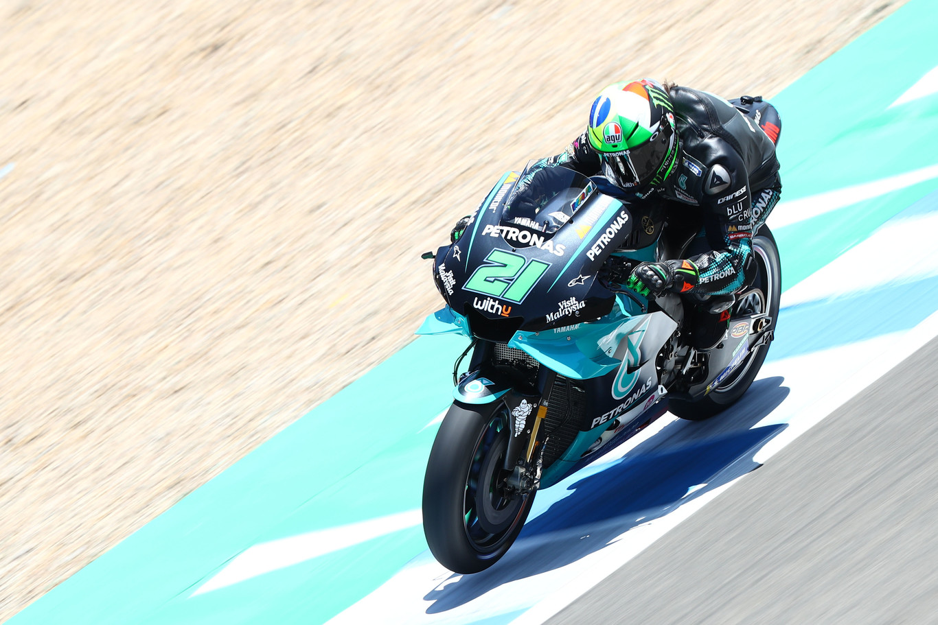 Franco Morbidelli sorprende en el primer día de MotoGP en Jerez y caídas para los dos hermanos Márquez