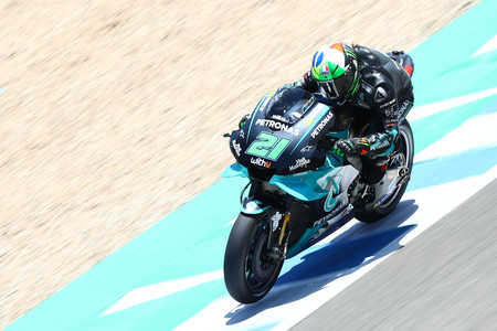 Franco Morbidelli sorprende en el primer día de MotoGP en Jerez y caídas para los dos hermanos Márquez