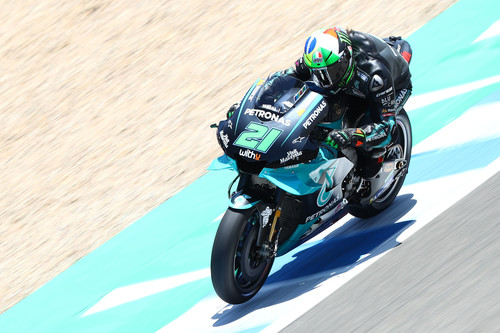 Franco Morbidelli sorprende en el primer día de MotoGP en Jerez y caídas para los dos hermanos Márquez