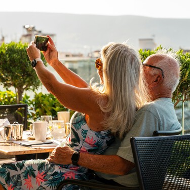 La psicología dice que la generación que creció en los años 60 tiene más resiliencia. También creen que pedir ayuda es una debilidad