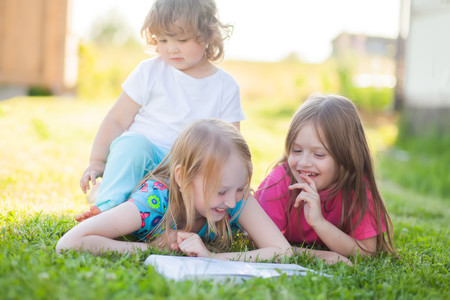 17 cuadernos de actividades Montessori para que los niños aprendan mientras se divierten, durante las vacaciones