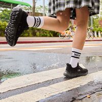 Skechers rebaja sus zapatillas más cómodas y que mejor podemos combinar a casi mitad de precio  