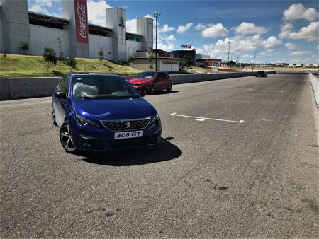 Manejamos el Peugeot 308 GT en pista y te revelamos una de sus dos personalidades