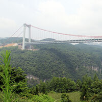 China quiso ser la reina de los trenes de alta velocidad. Así que construyó todos los puentes más largos del mundo