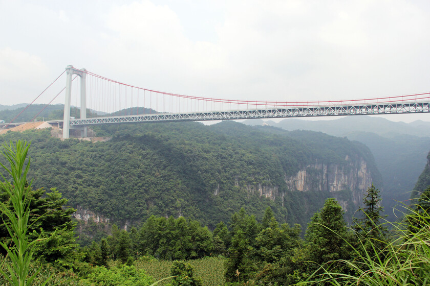 China quiso ser la reina de los trenes de alta velocidad. Así que construyó todos los puentes más largos del mundo