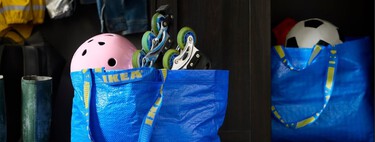 Llega a IKEA la actualización de su mítica bolsa azul FRAKTA: con asas fusionadas y dos tamaños a elegir desde 0,50 euros