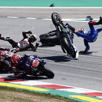 Álex Rins lesionado y enfadado tras el strike de Takaaki Nakagami: "Los comisarios no están a la altura de MotoGP" 
