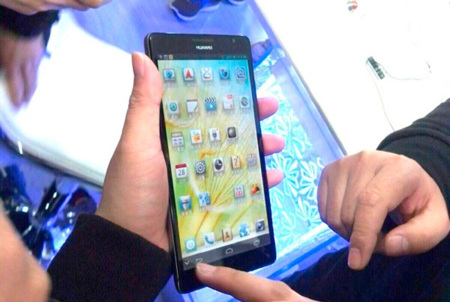 Primeras imágenes del Huawei Ascend Mate, con pantalla de 6.1 pulgadas y Full HD