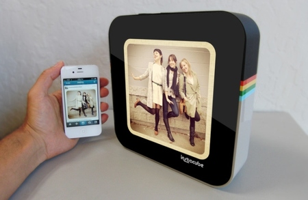 Instacube, el marco de fotos digital que muestra en tiempo real nuestras fotografías de Instagram