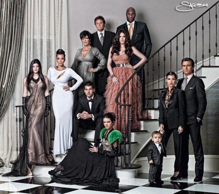 ¿Quién me felicita la navidad, la familia Kardashian o la familia Monster?