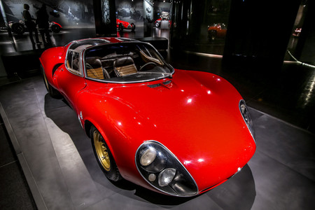 Por ti no pasan los años, Alfa Romeo 33 Stradale