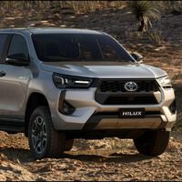 La Toyota Hilux 2025 se sacude los años con un buen puñado de novedades, en espera de una nueva generación