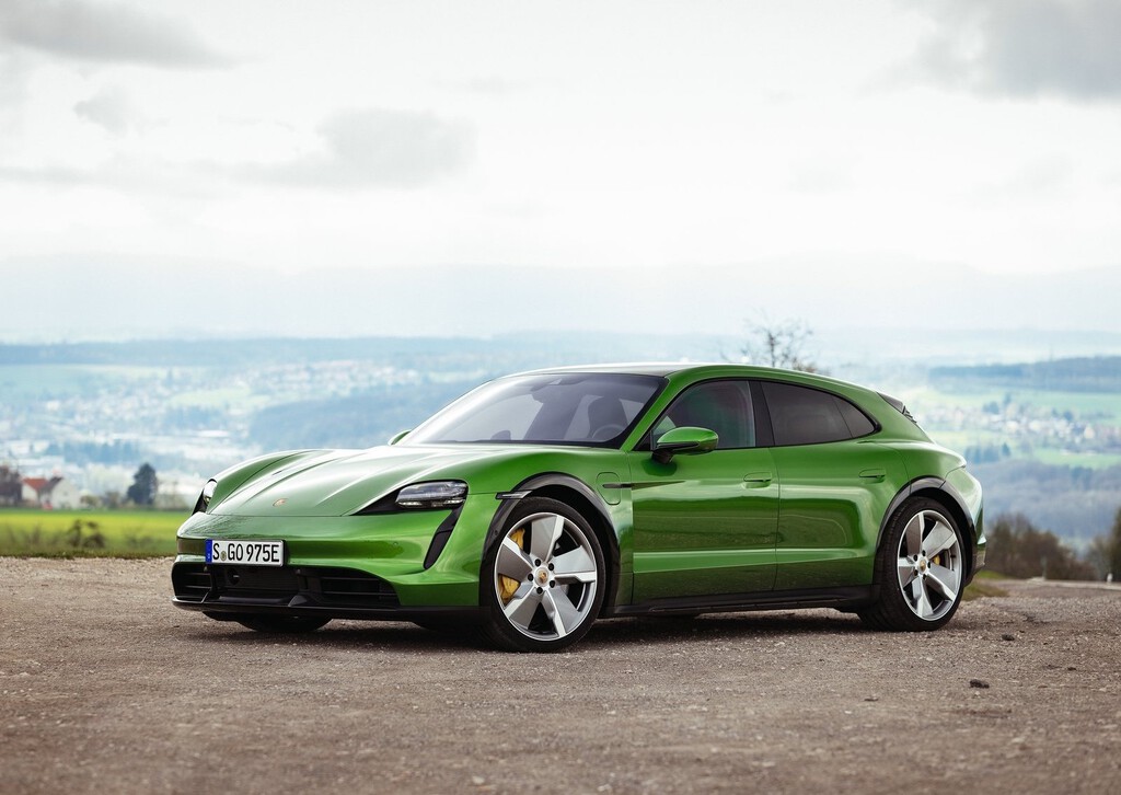 Porsche era una marca en crisis existencial. Hasta que encontró su salvación en el SUV y en el coche eléctrico