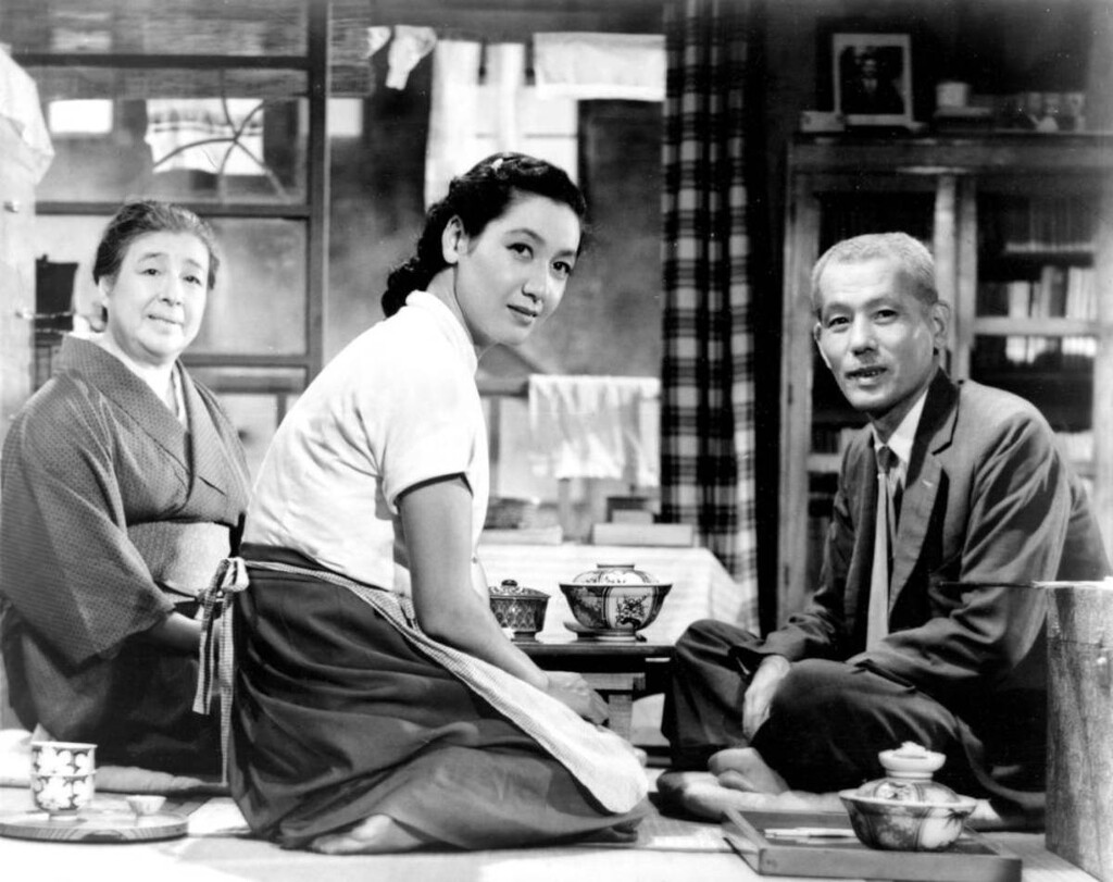 ‘Cuentos de Tokyo’ es un drama minimalista que definió el cine familiar. Una obra maestra universal de Yasujiro Ozu que refleja con sutileza lo cotidiano