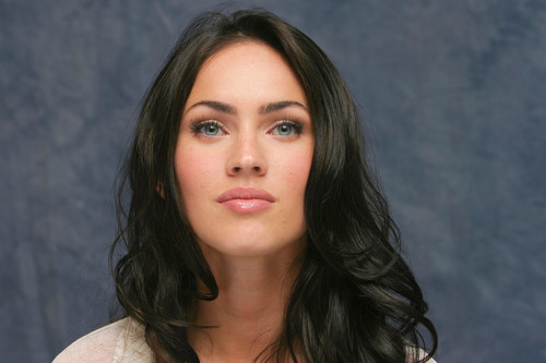 Critican a la actriz Megan Fox por permitirle a sus hijos llevar el cabello largo