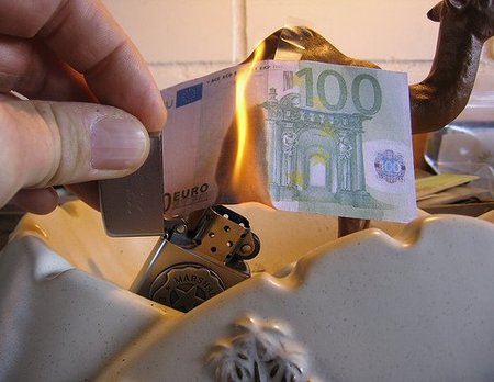 Instan a Grecia a abandonar el Euro, ¿Se acerca el fin de la UE?