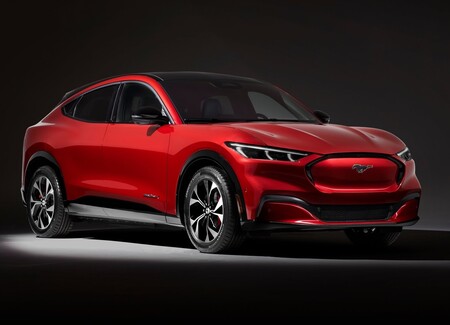 Ford ya fabrica más Mustangs eléctricos que de gasolina