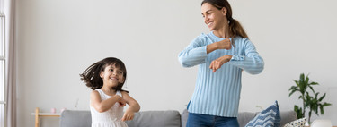 Bailar en familia tiene grandes beneficios para todos: así repercute positivamente el baile en adultos y niños